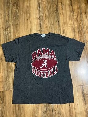 Alabama Crimson Tide Football T-Shirt Featuring a Screen-Printed Logo Sz XL